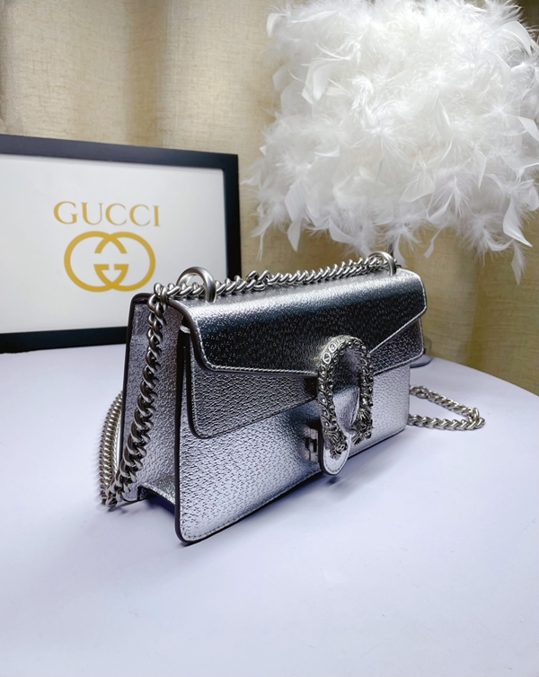 激安グッチバッグコピー背面デザイン